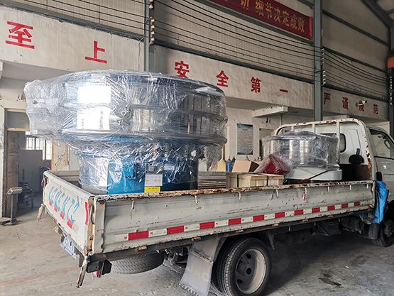 1.5米旋振筛、200型标准检验筛、直排筛发货