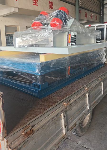 振动平台、直线筛发货