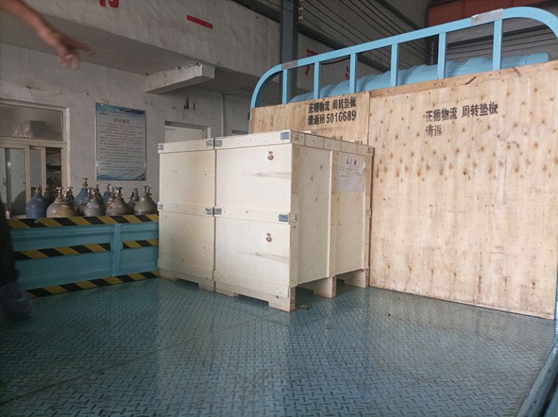 两台出口拍击筛发货