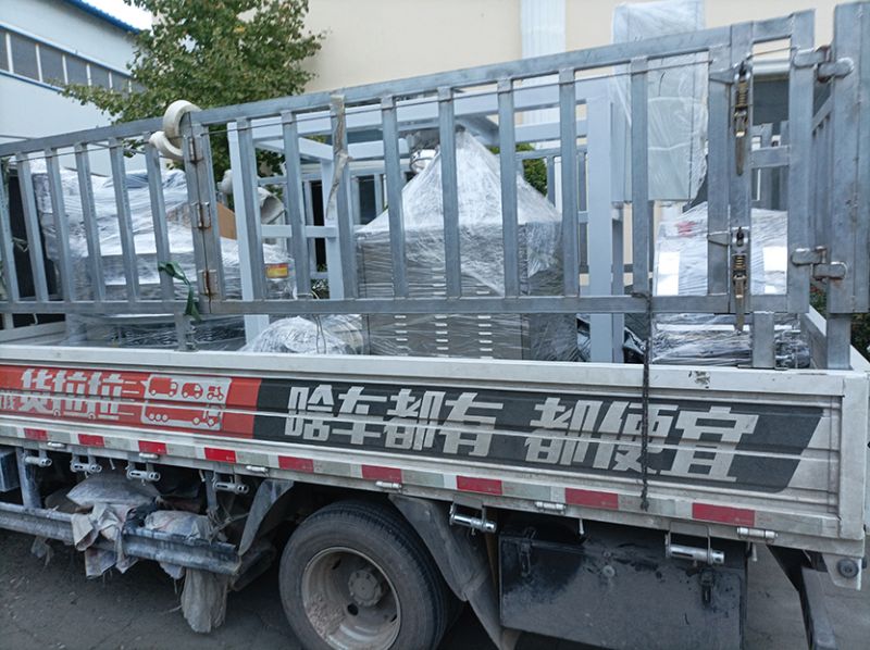 真空上料机+强制刮板筛专车发货