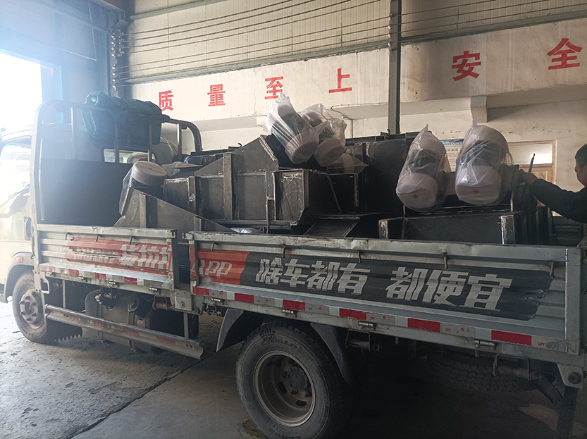 4台振动给料机发货