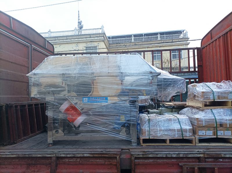 客户特殊定制：上盖快开式全不锈钢直线筛发货