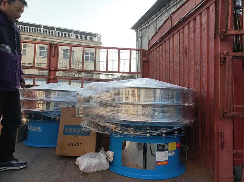 客户非标定制三台旋振筛发货