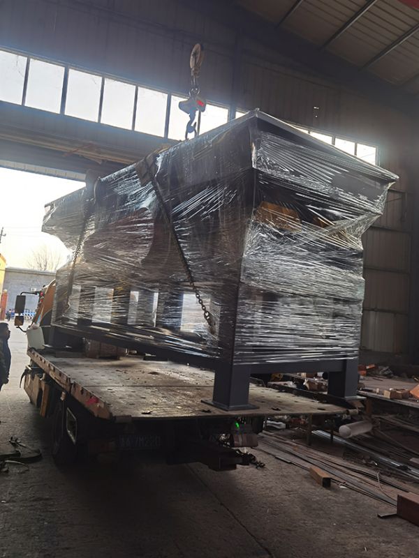 出口巴西重型往复筛发货